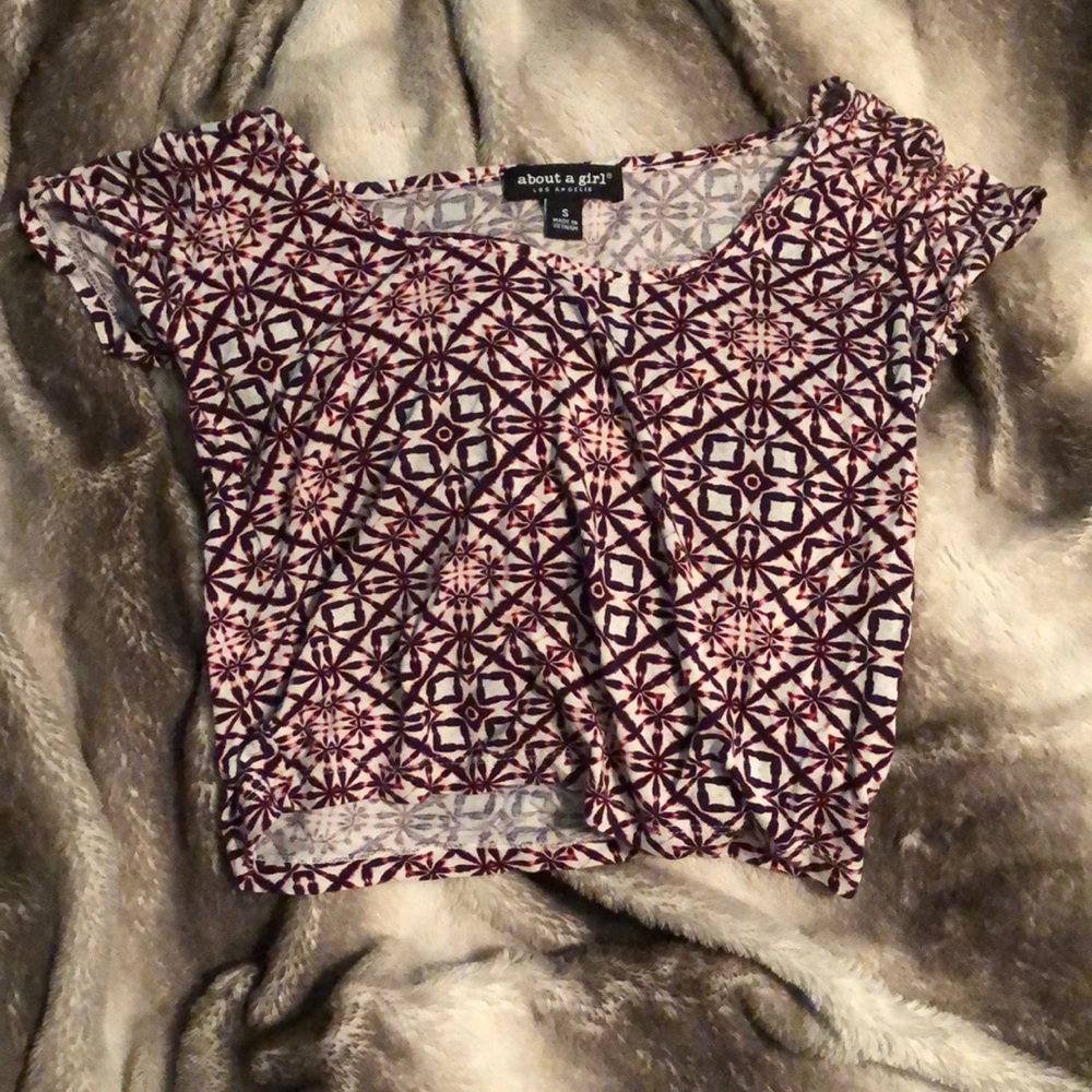 Patterned crop top.